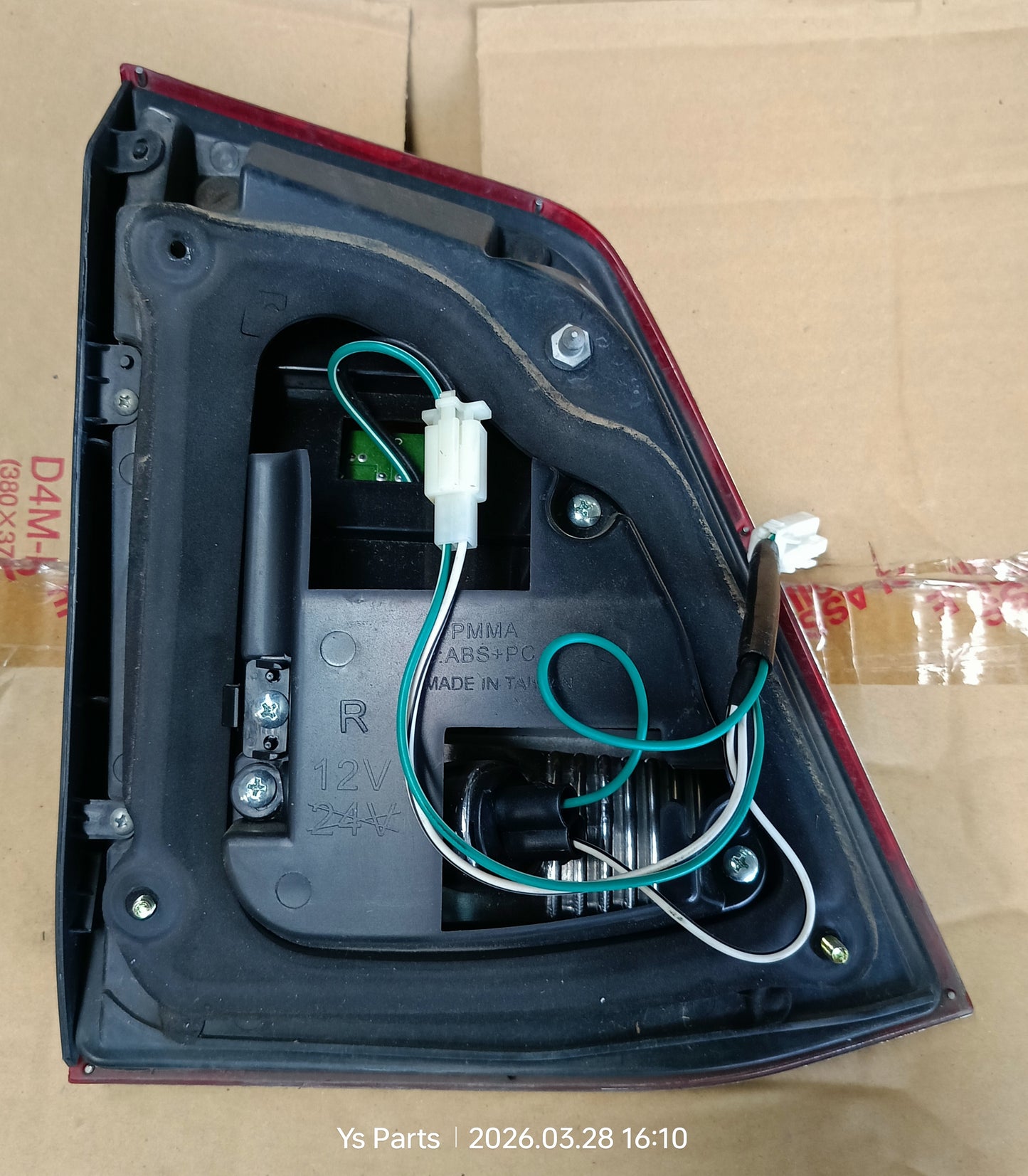 TOYOTA SUPER KING INNER TAIL LAMP RH (81590-60315) (TAIWAN)