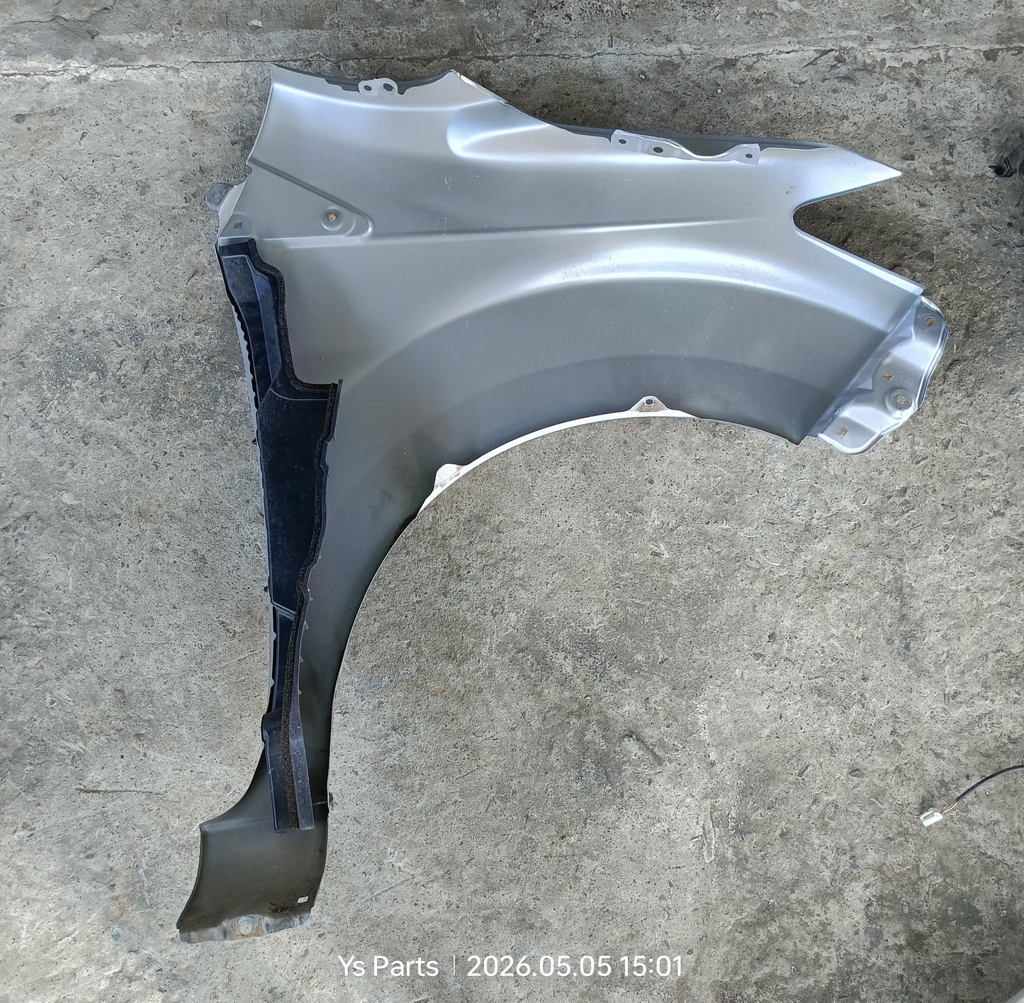 PERODUA BEZZA FRONT FENDER WITHOUT HOLE SILVER (FFWH093)