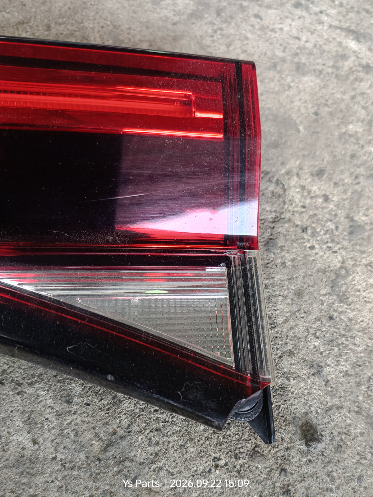 TOYOTA VELOZ TAIL GATE LIGHT (81580-BZ190)