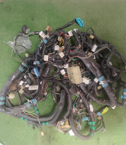 L80 FUSEBOX / ENGINE WIRING (82131-60280)