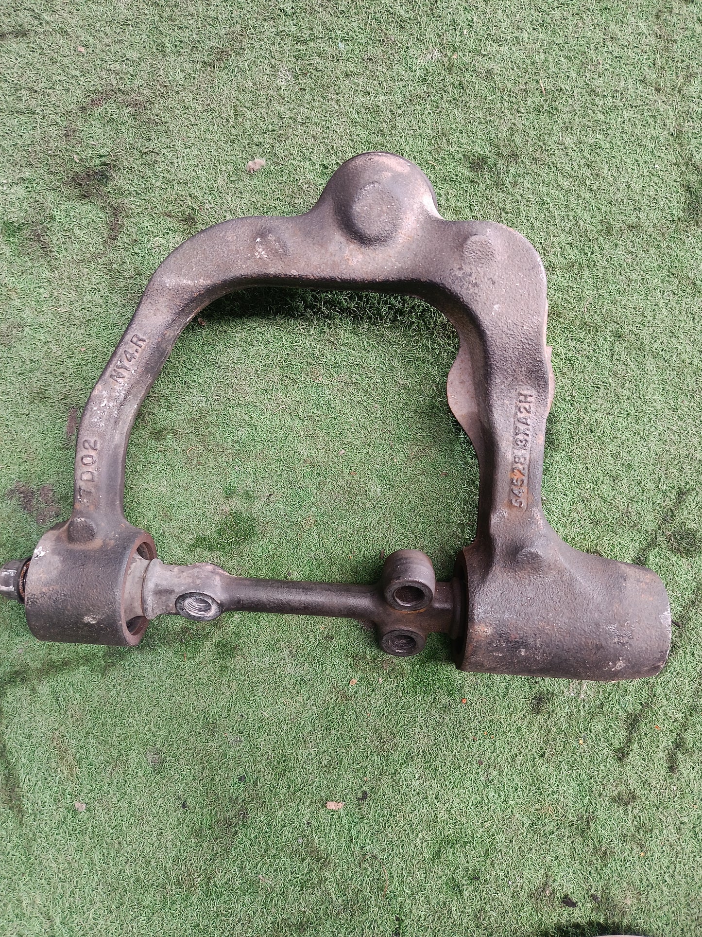 NISSAN URVAN E25 UPPER ARM RH (54528-3XA2H)