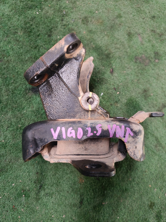 TOYOTA HILUX VIGO ENGINE MOUNTING RH (EM0071)