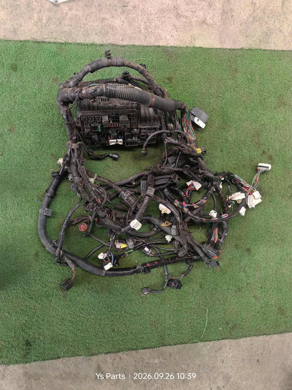 MITSUBISHI TRITON FUSEBOX WIRING MANUAL (8501K701-000)