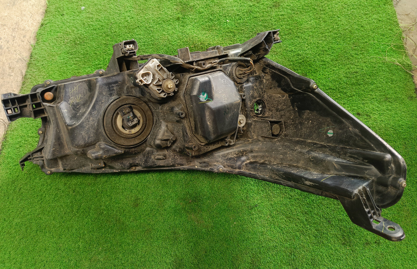 TOYOTA HILUX REVO HEAD LAMP LH (THAI) (HL0126)