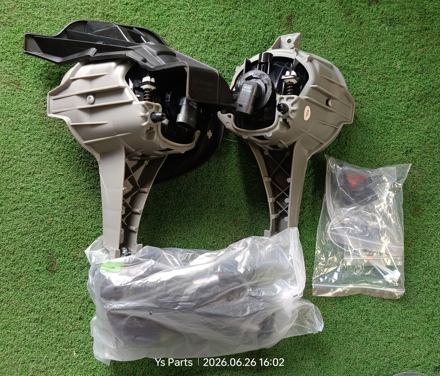 TOYOTA HILUX VIGO (KUN25) 2005 2DOOR FOG LAMP SET NEW (TYN07A-403AA-SNNX)