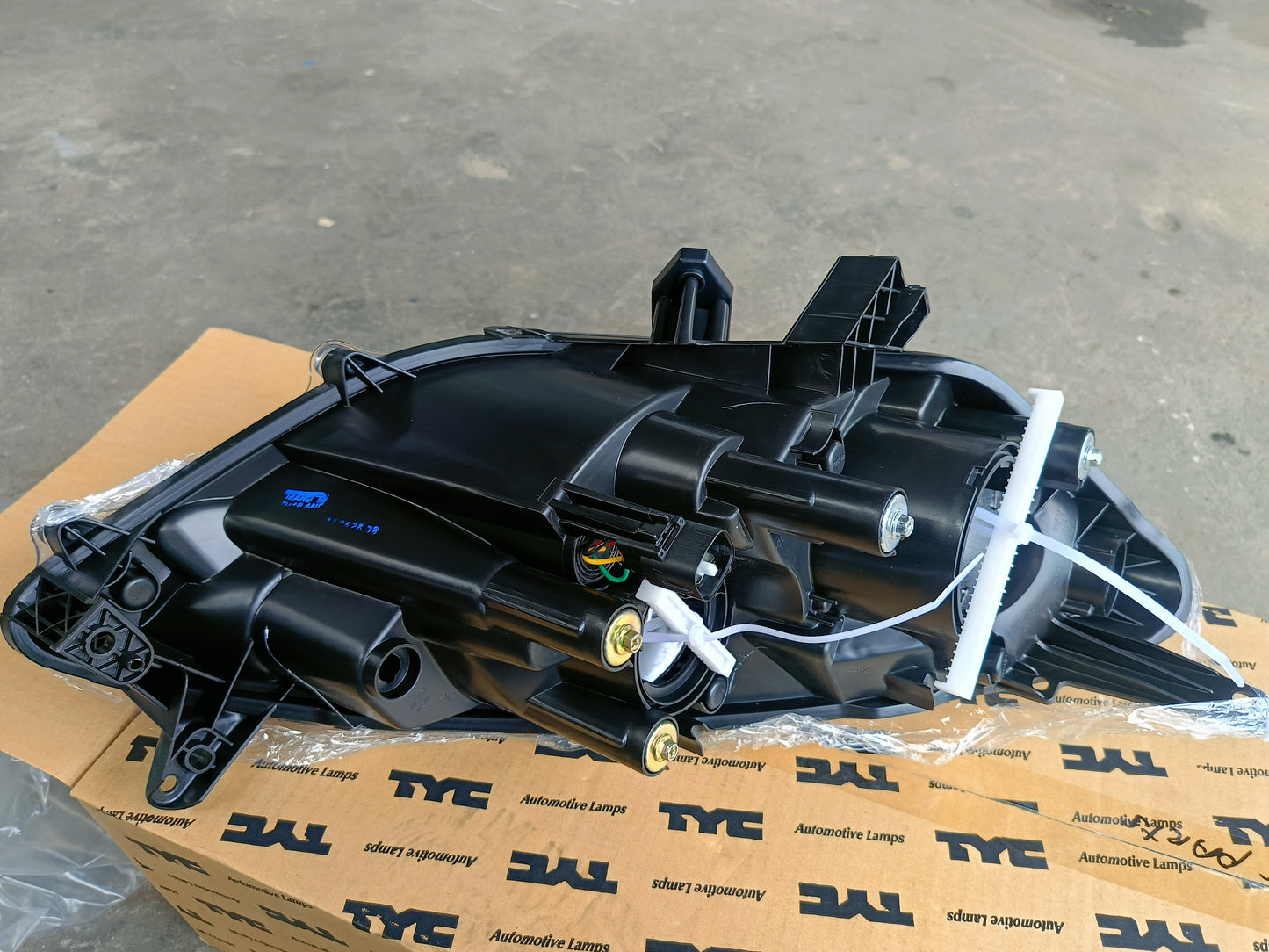 PERODUA ALZA 2014 HEADLAMP LEFT (PDA01B-4031A-LNND)