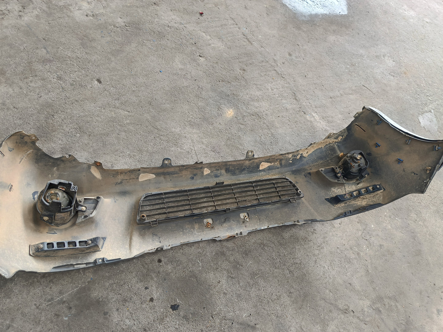 TOYOTA HILUX VIGO FRONT BUMPER (FB00019)