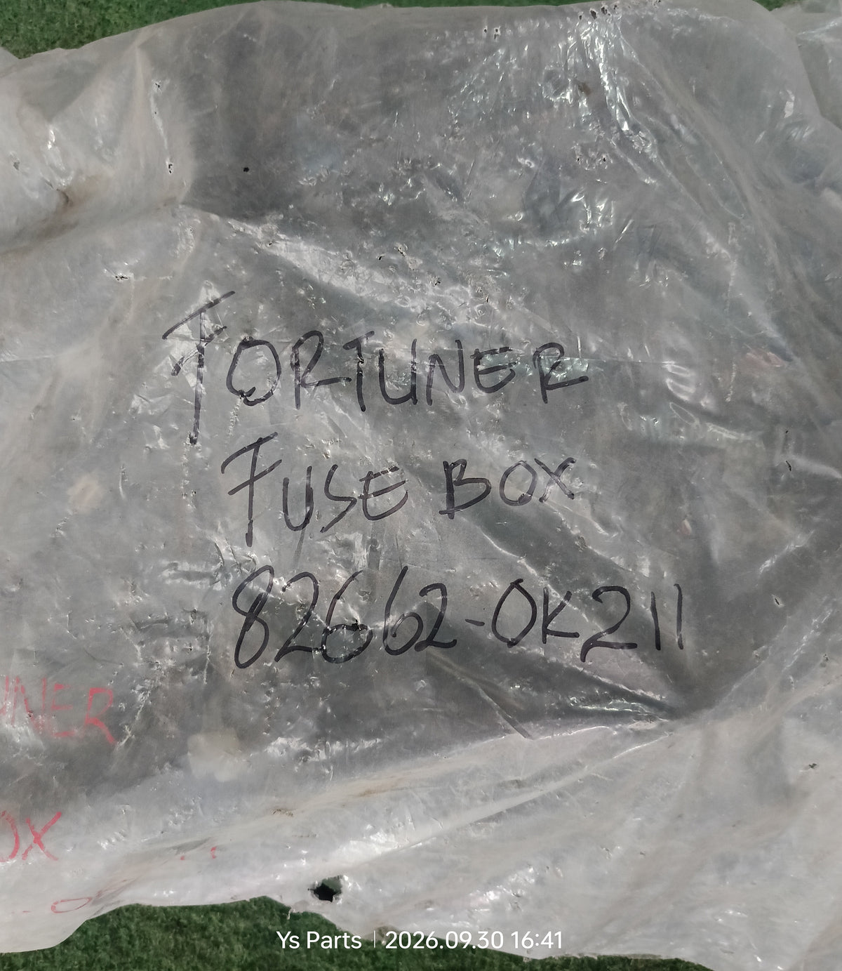 TOYOTA FORTUNER FUSEBOX WIRING (82662-0K211)