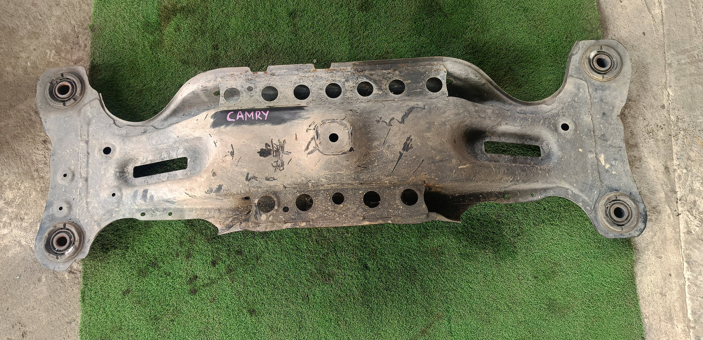 TOYOTA CAMRY ACV30 CROSSMEMBER (CMB038)