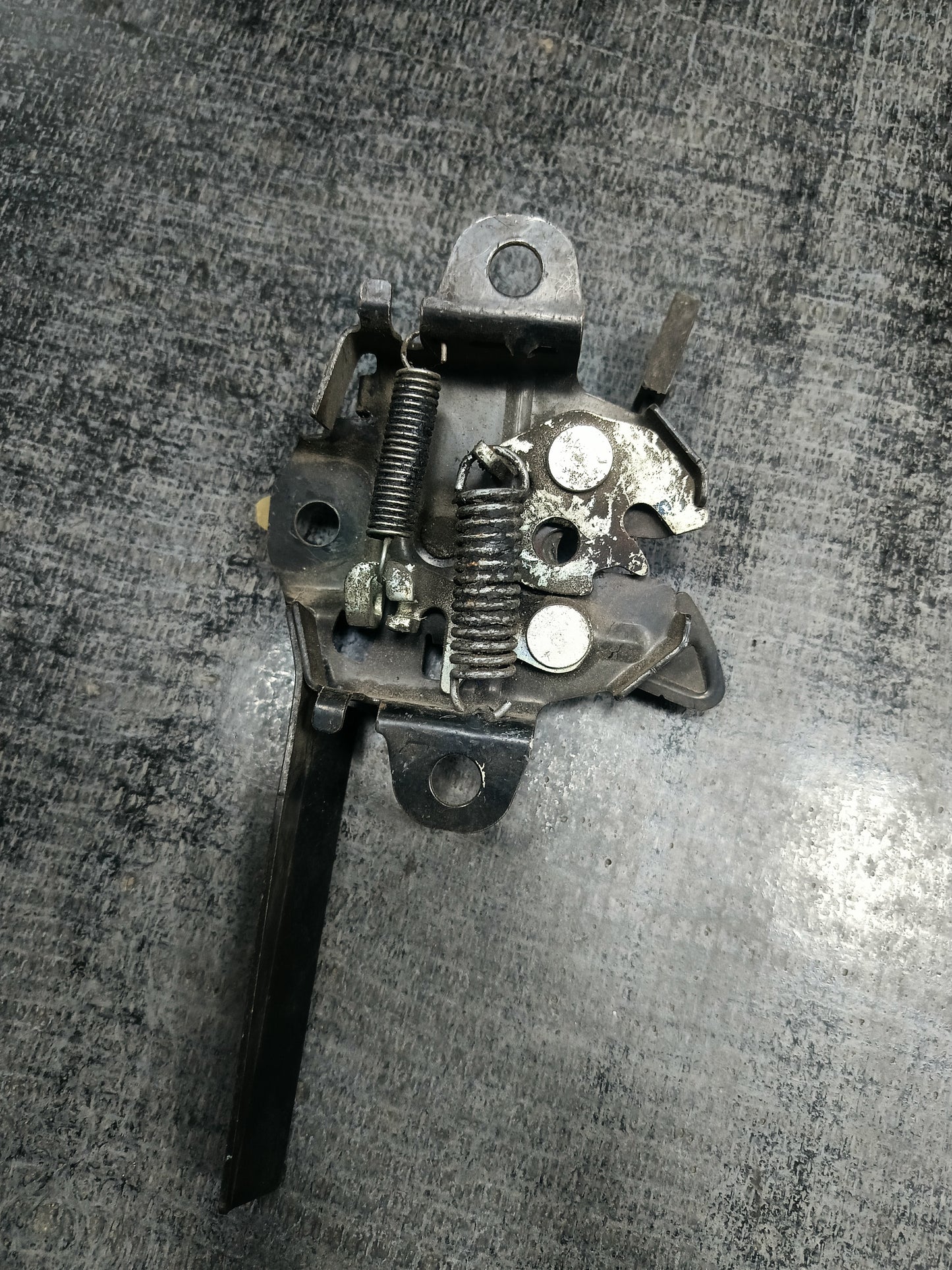 PERODUA BEZZA FRONT BONNET LOCK BL00002
