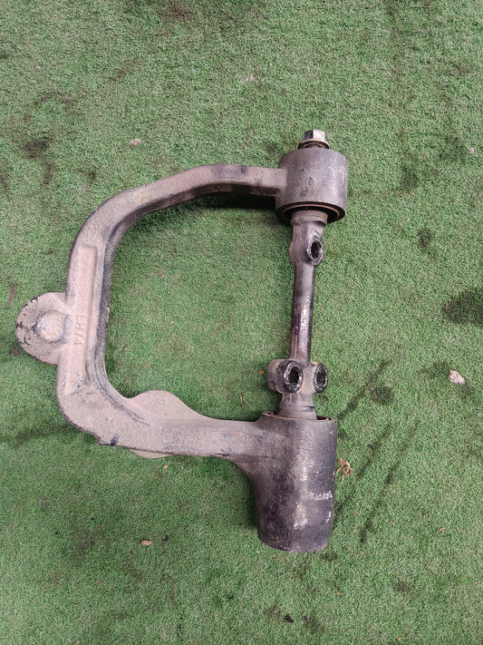 NISSAN URVAN UPPER ARM LH (UA003)