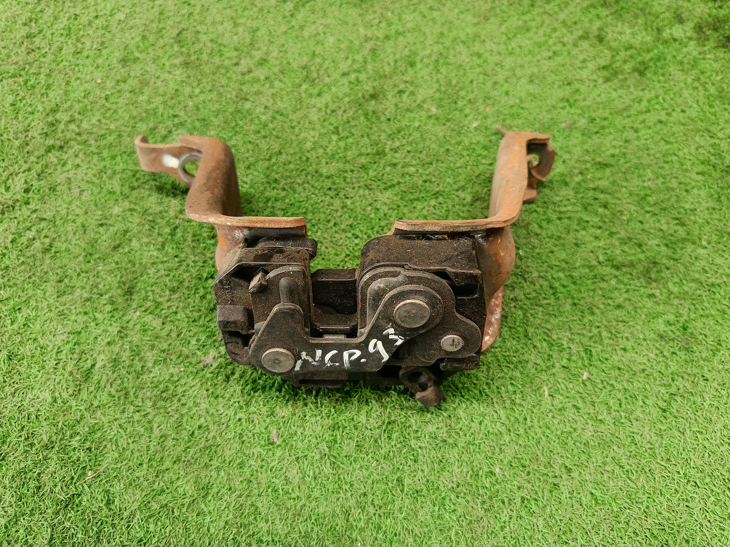 TOYOTA VIOS NCP93 FRONT BONNET LOCK (BL00040)