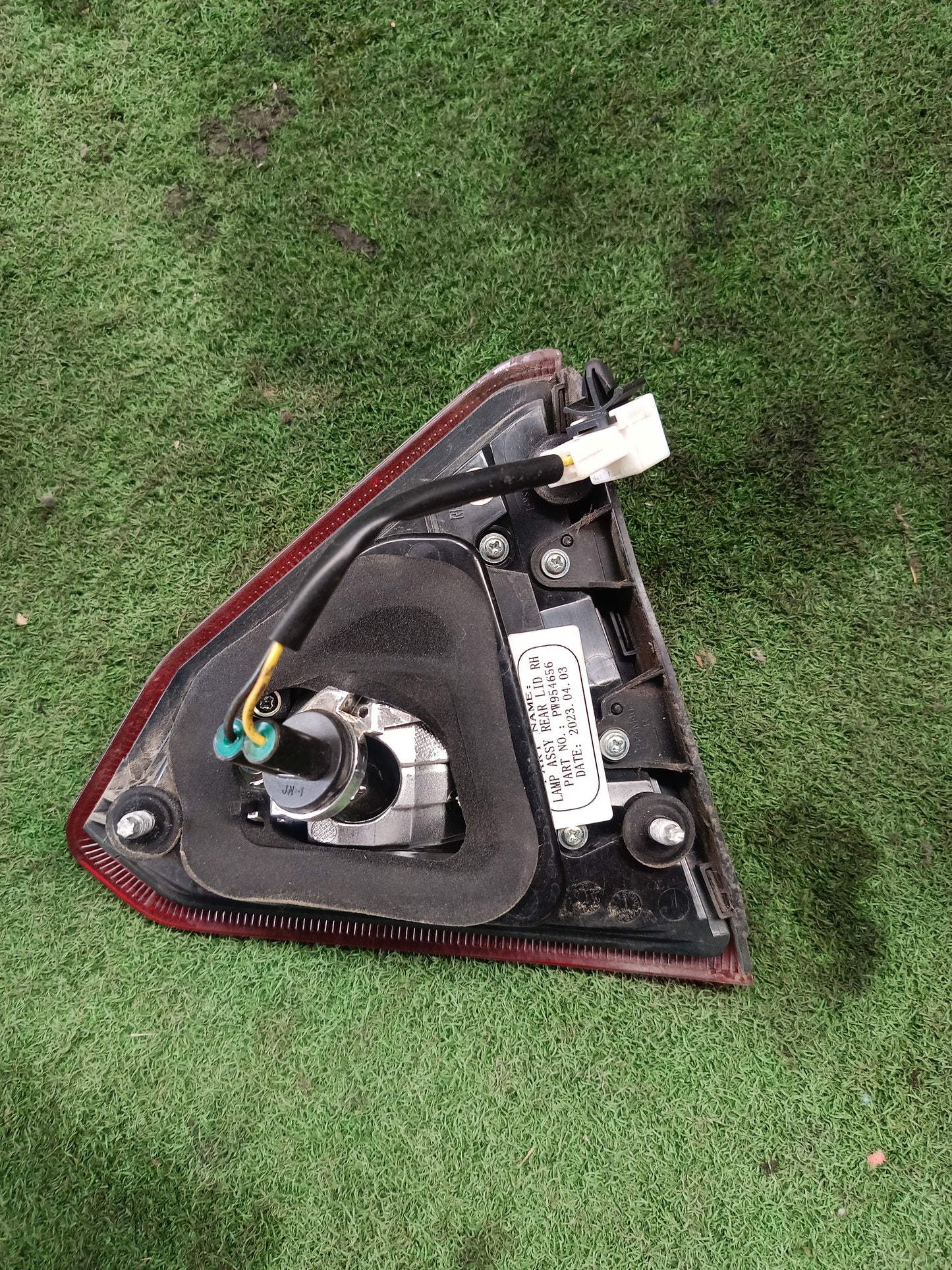 PROTON SAGA VVT BACKUP LAMP RH (PW954656)