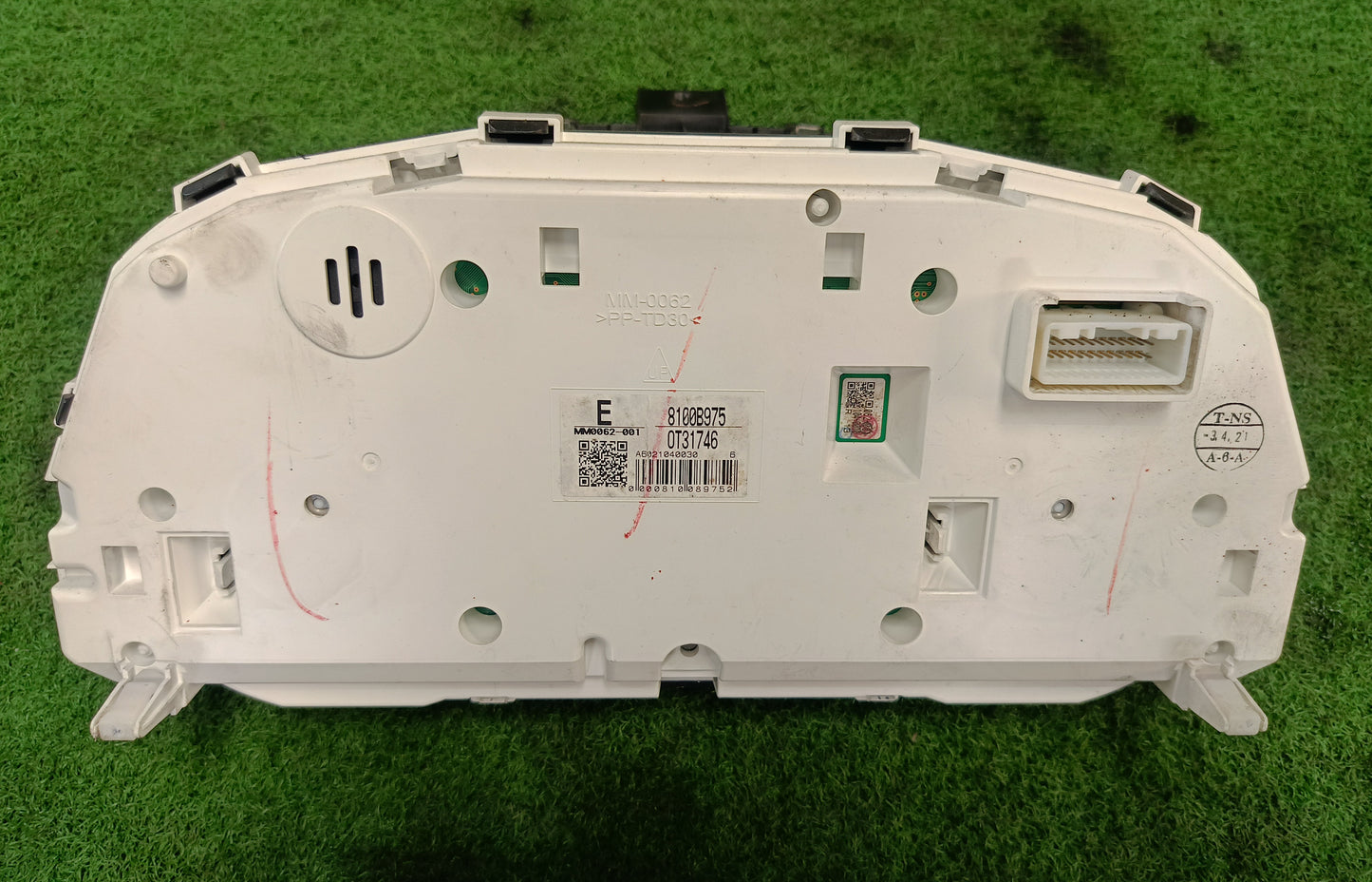 MITSUBISHI TRITON METER MT (8100B975)