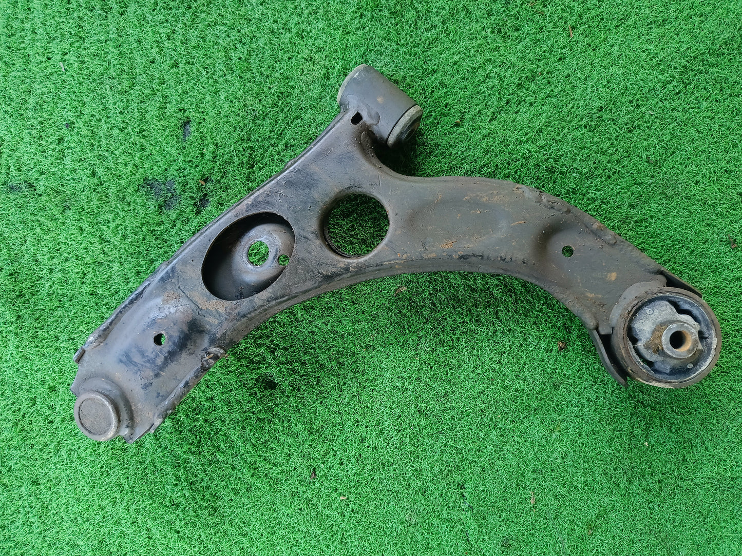 PERODUA VIVA LOWER ARM RH (LAM066)