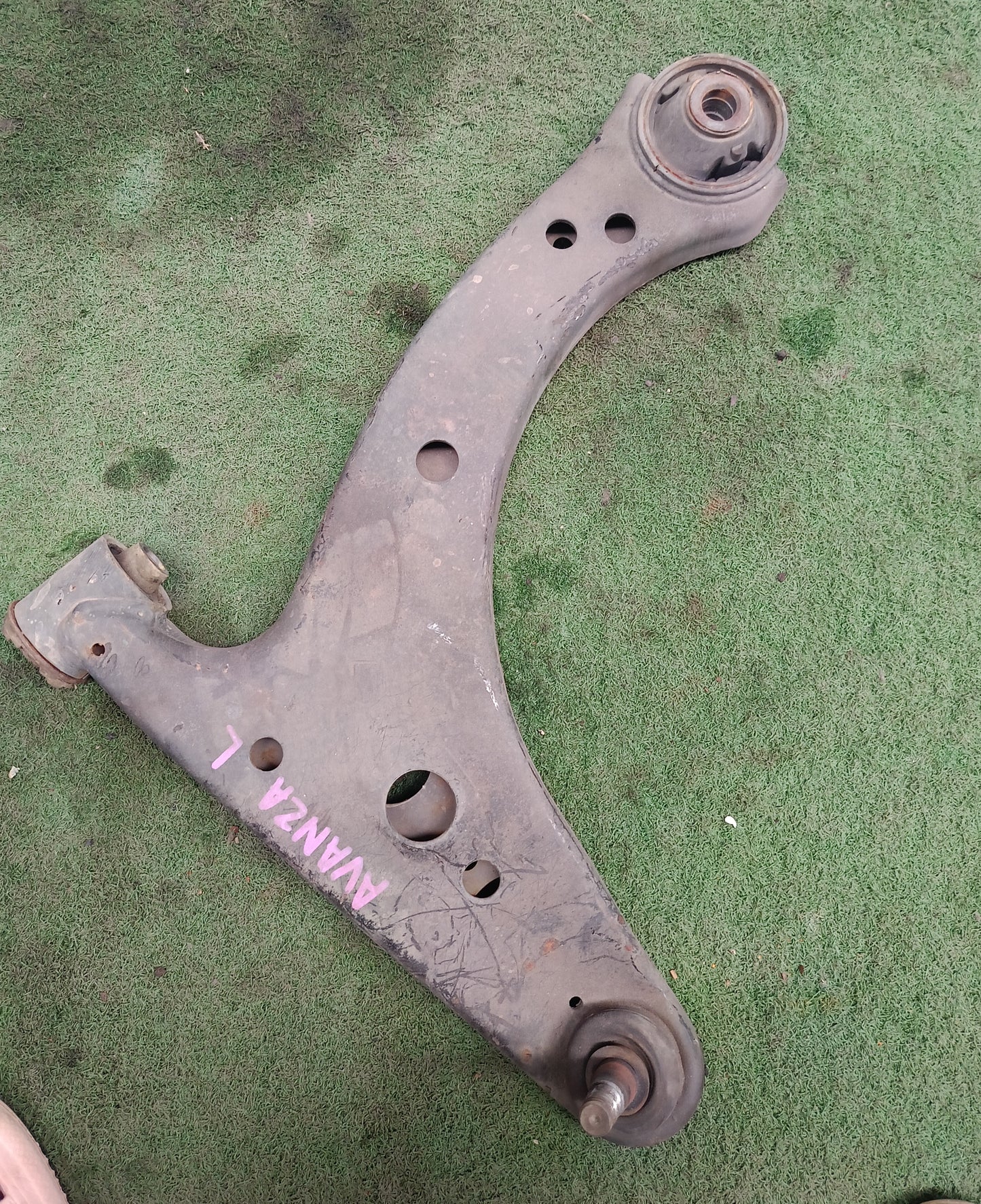TOYOTA AVANZA LOWER ARM LH (LAM060)