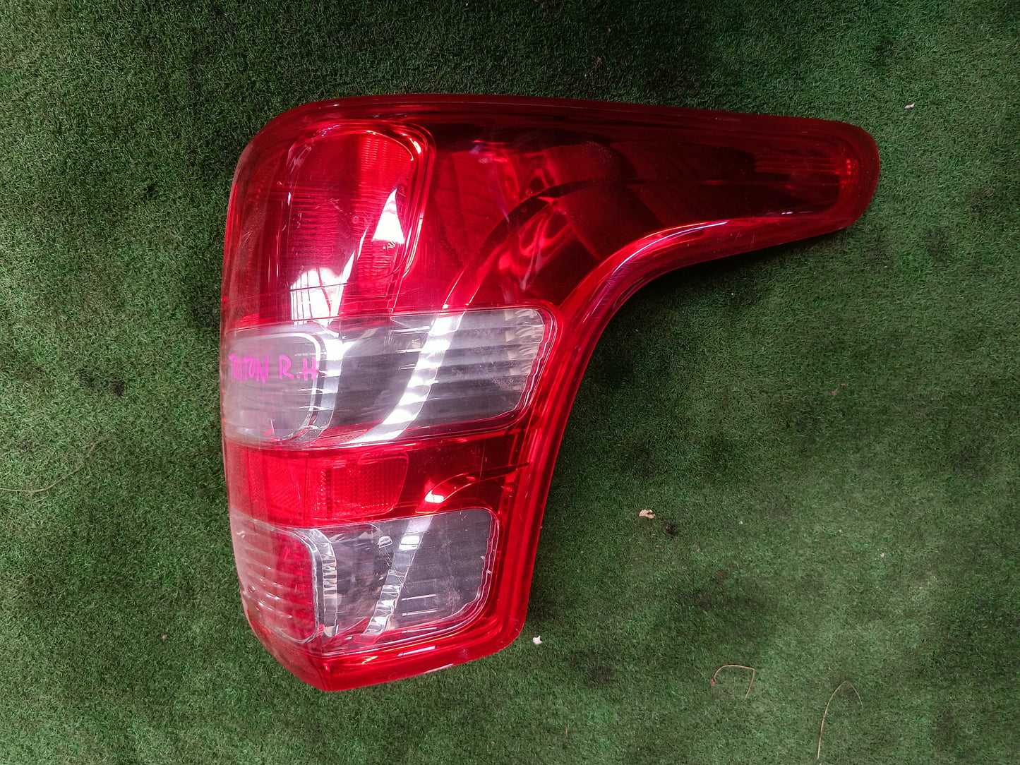MITSUBISHI TRITON TAIL LAMP RH (TL00227)