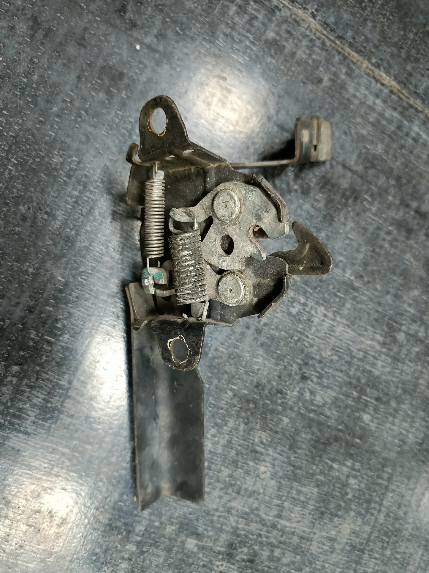 PERODUA BEZZA FRONT BONNET LOCK (BL00025)
