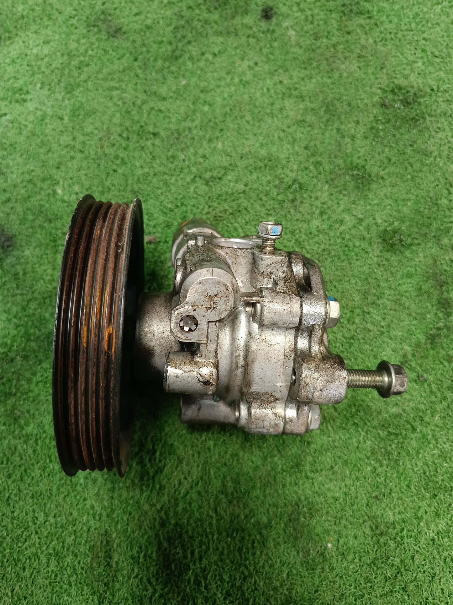 MITSUBISHI TRITON STEERING PUMP (SP0035)