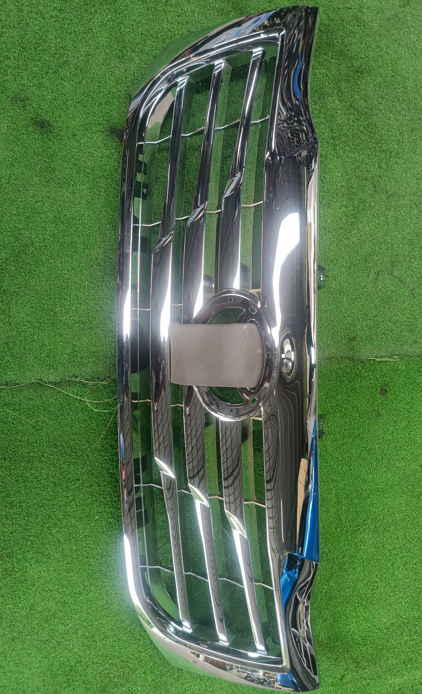 TOYOTA HILUX VIGO (KUN26) 2011 4DOOR GRILLE (CHROME) NEW (TYN07K-121AA-NNQA)